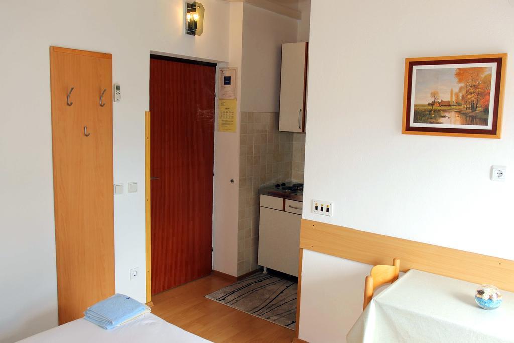 Apartments J&R Babara Biograd Na Moru Buitenkant foto