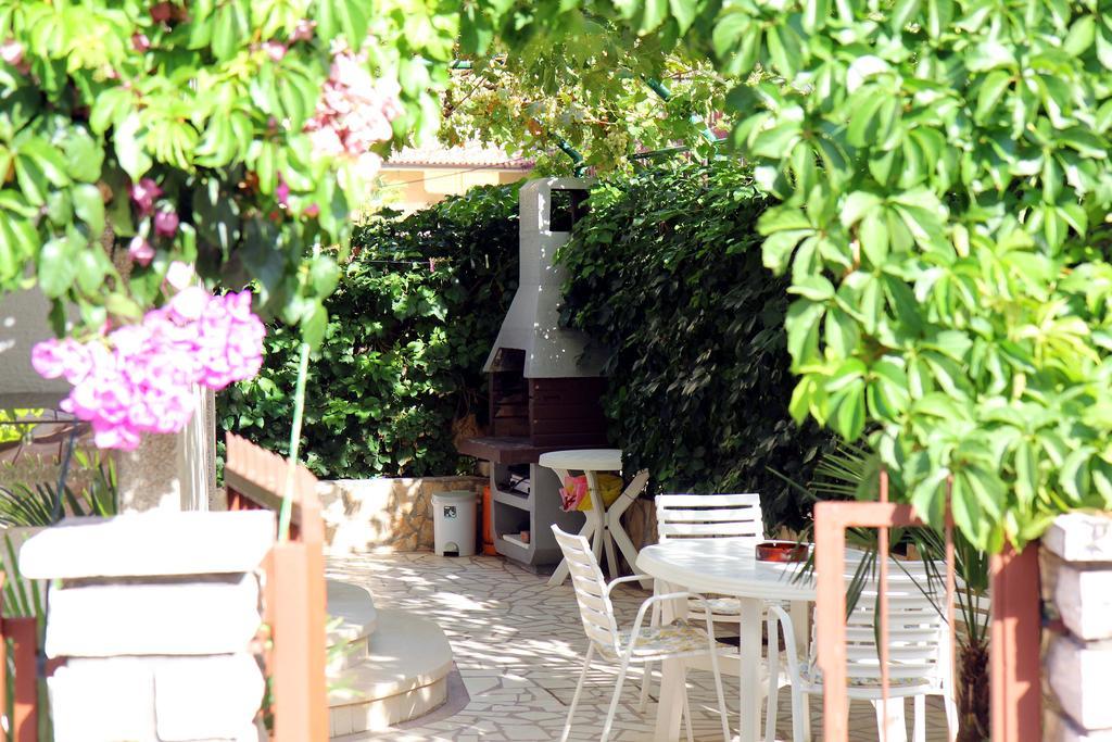 Apartments J&R Babara Biograd Na Moru Buitenkant foto